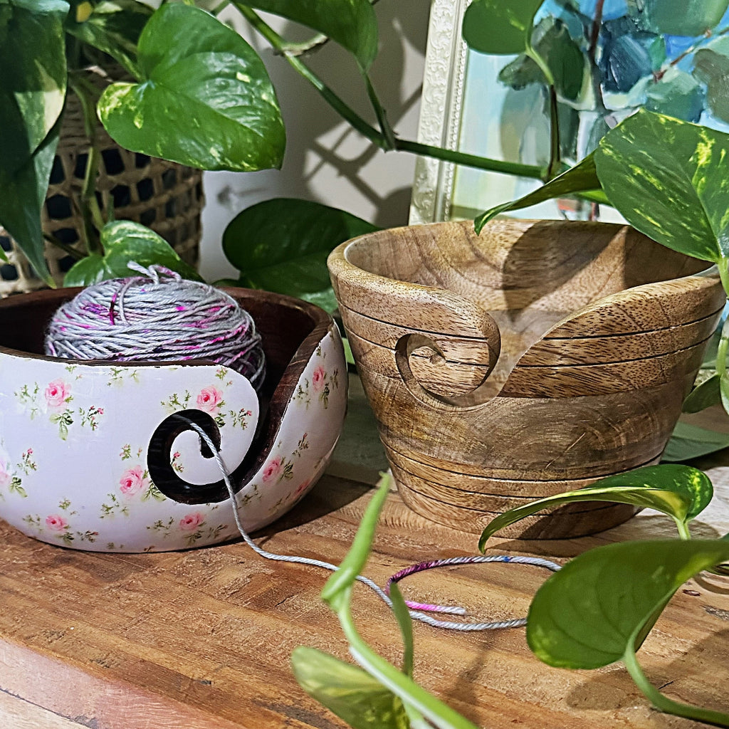 Support Pelote Tricot RoseFlower Bol à Laine En Bois, 5.3 Pouces Visage De Chat Bol De Fil Bol à Tricoter Rangement De Fil Avec Trous Sculptés Pour Tricoter Et Crocheter Pour La