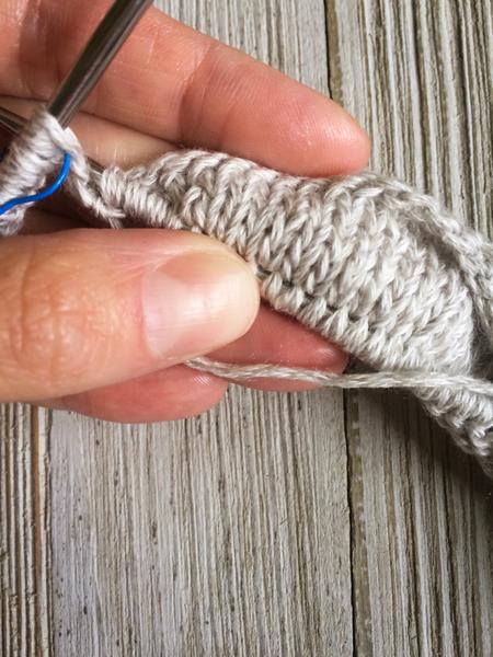 Comment tricoter la maille enroulée dans les rangs raccourcis