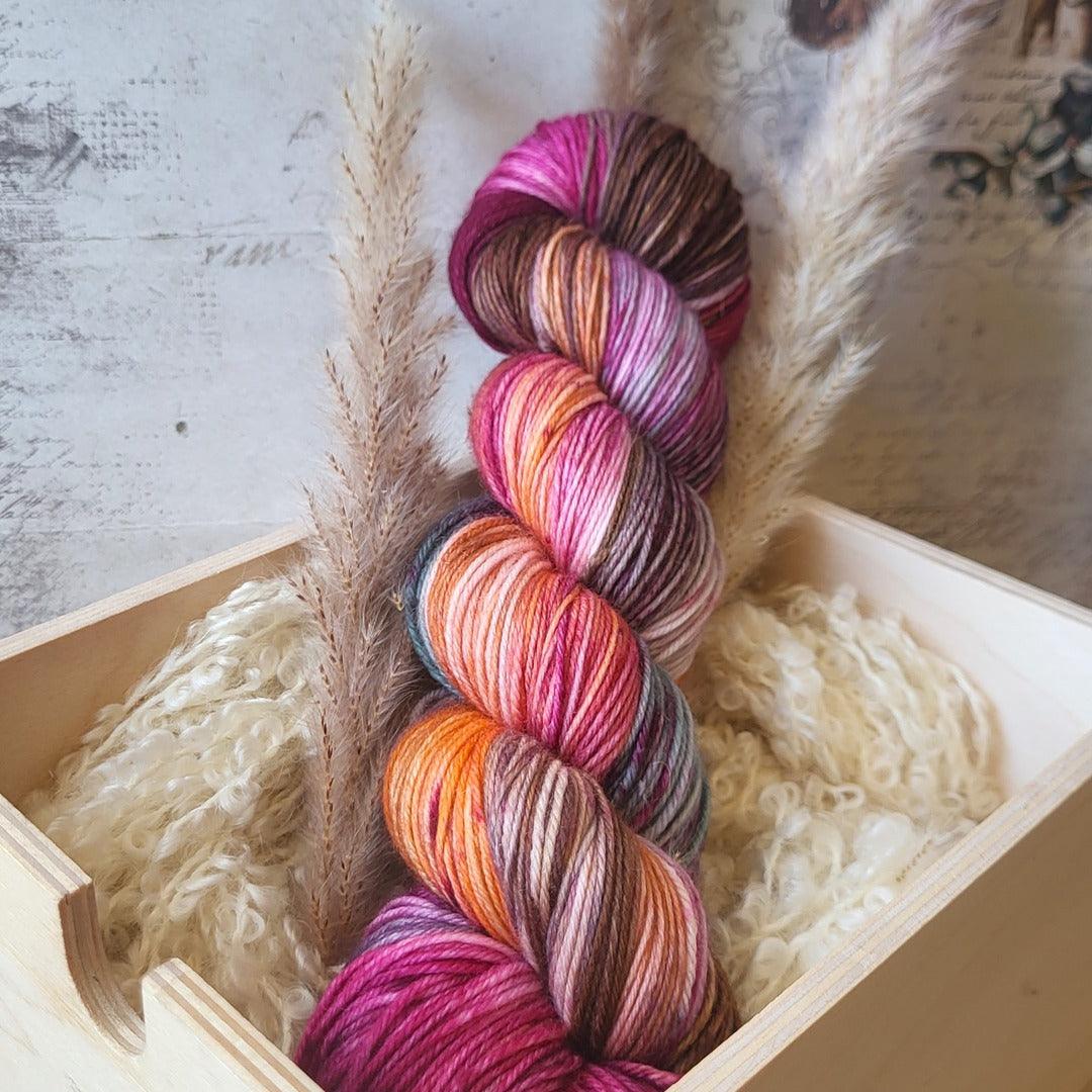 Stratum Socks | Knitting kit - Les Laines Biscotte Yarns