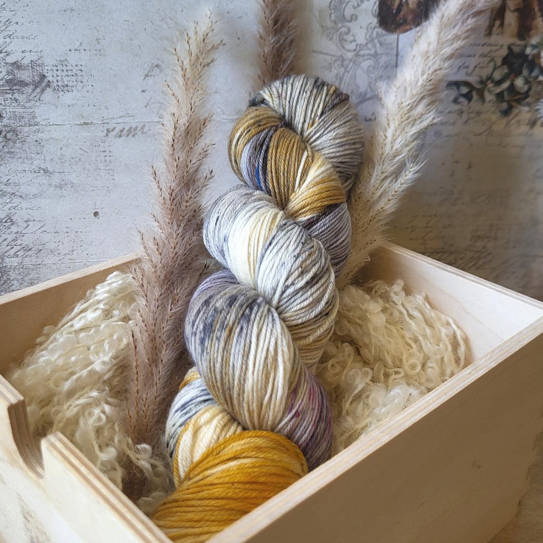 Stratum Socks | Knitting kit - Les Laines Biscotte Yarns