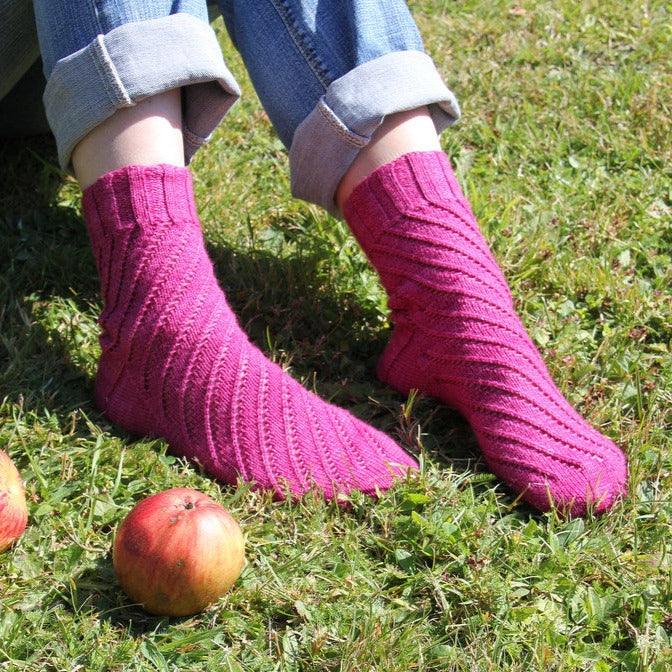Swirly Socks Free Knitting Pattern - Les Laines Biscotte Yarns