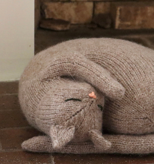 Victorian Housecats to Knit – Les Laines Biscotte Yarns