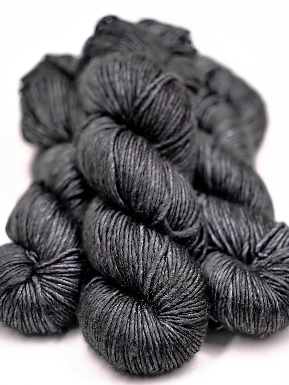 Merino & silk hand-dyed yarn ALBUS CHARBON