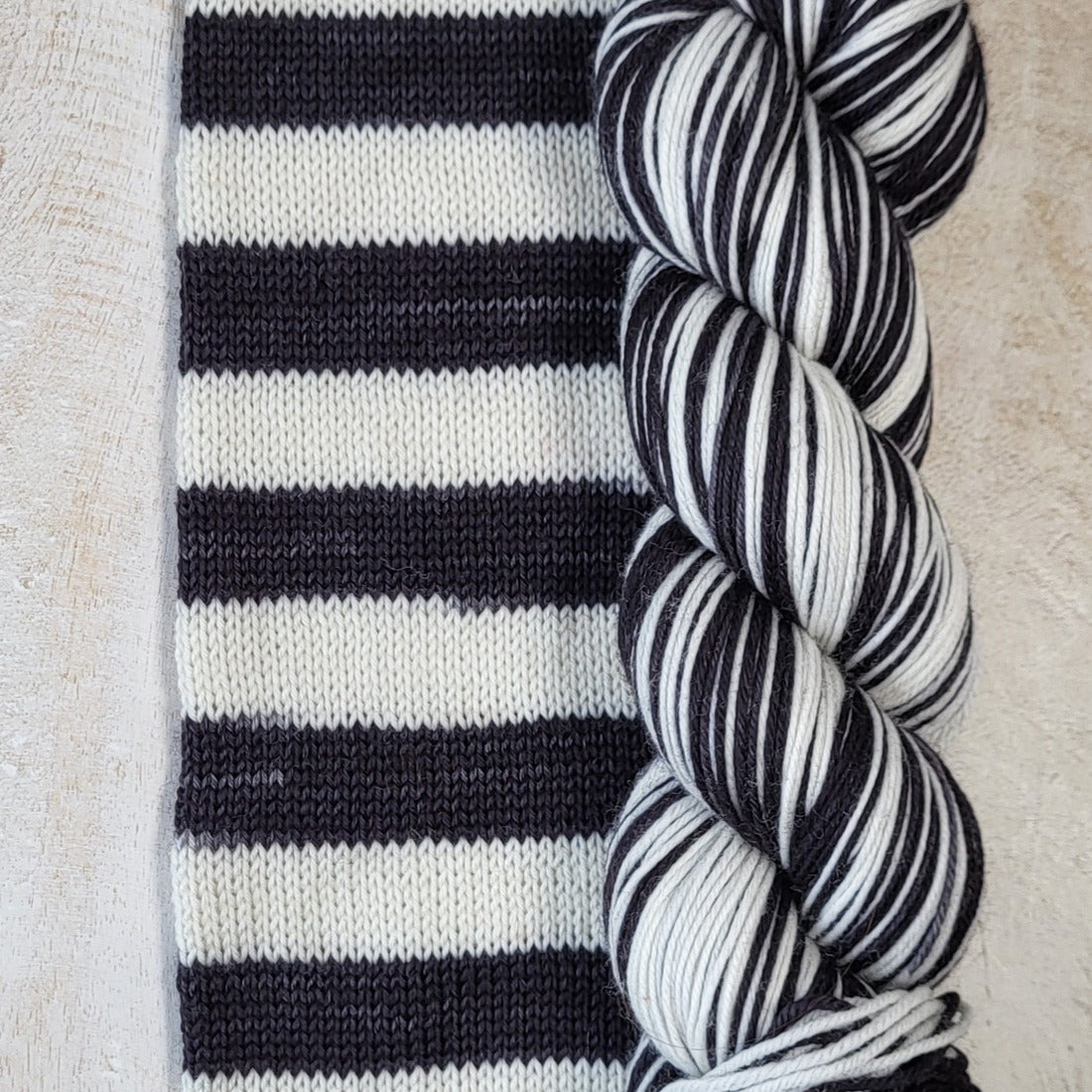 Hand-dyed yarns BIS-SOCK YING YANG