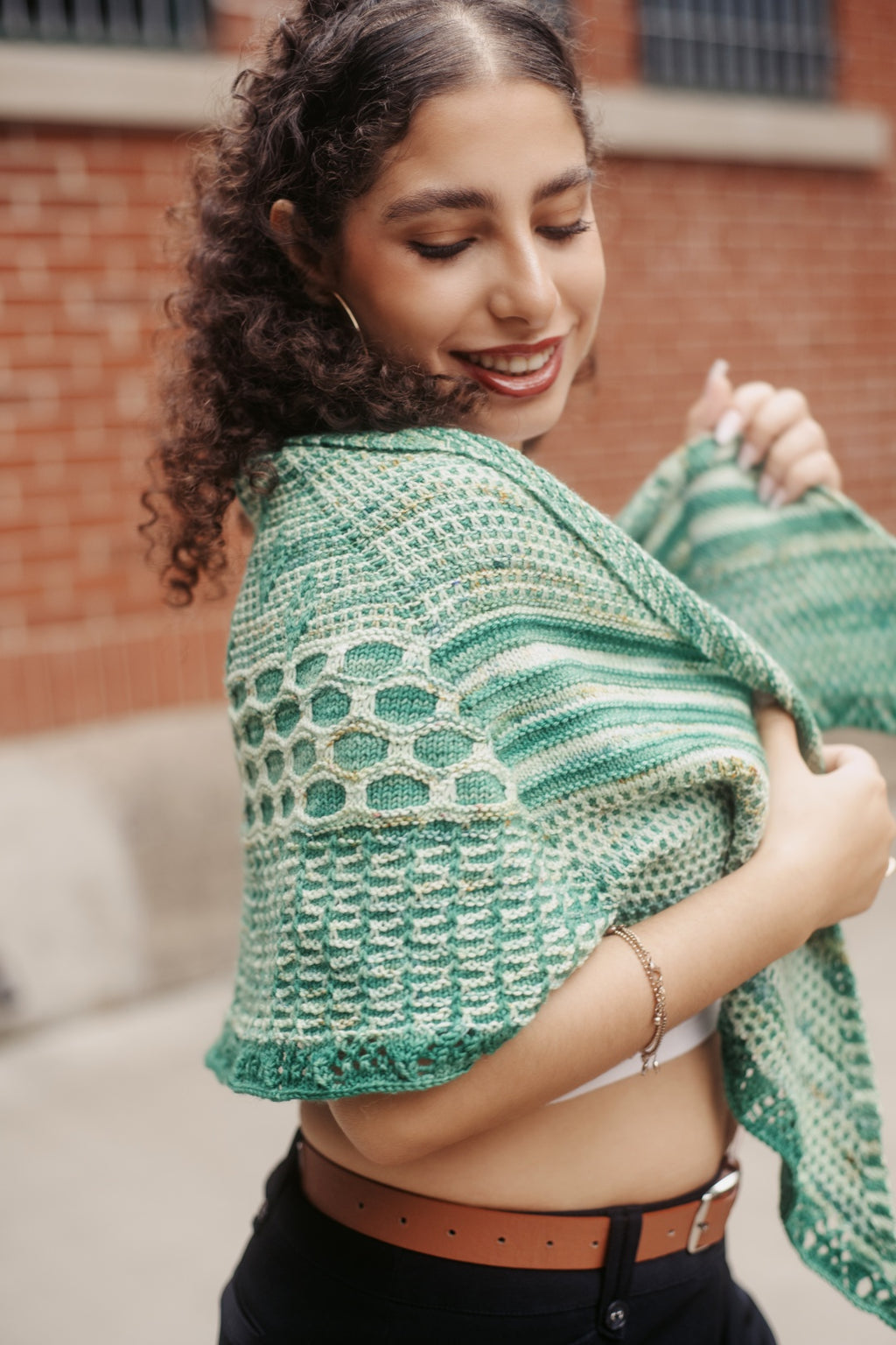 Perspective Shawl | Knitting pattern and Optional kits – Les Laines ...