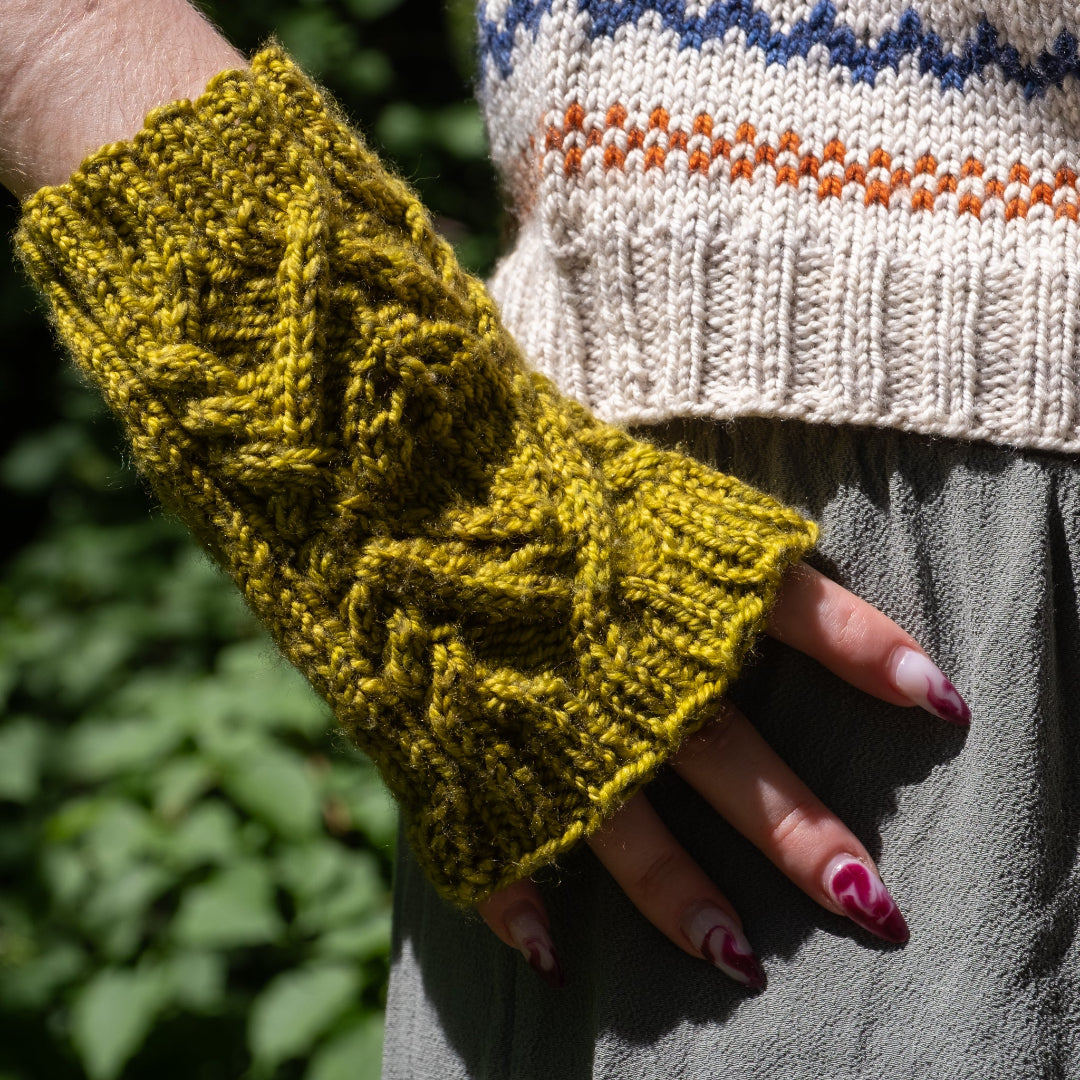 Petit Printemps Tout Vert Fingerless Mitts - Knitting Kits
