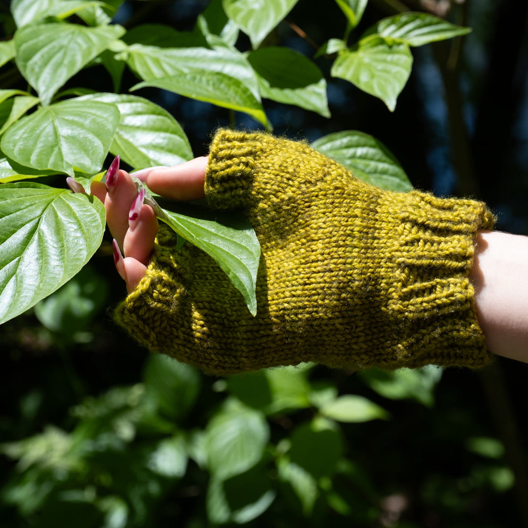 Petit Printemps Tout Vert Fingerless Mitts - Knitting Kits