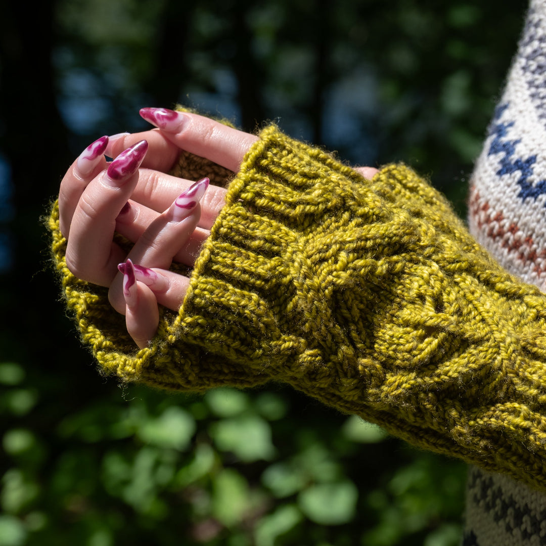 Petit Printemps Tout Vert Fingerless Mitts - Knitting Kits