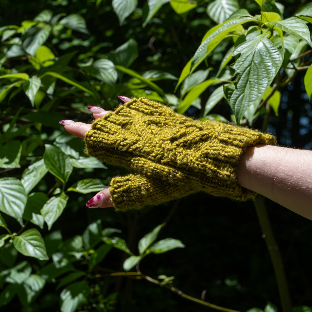 Petit Printemps Tout Vert Fingerless Mitts - Knitting Kits