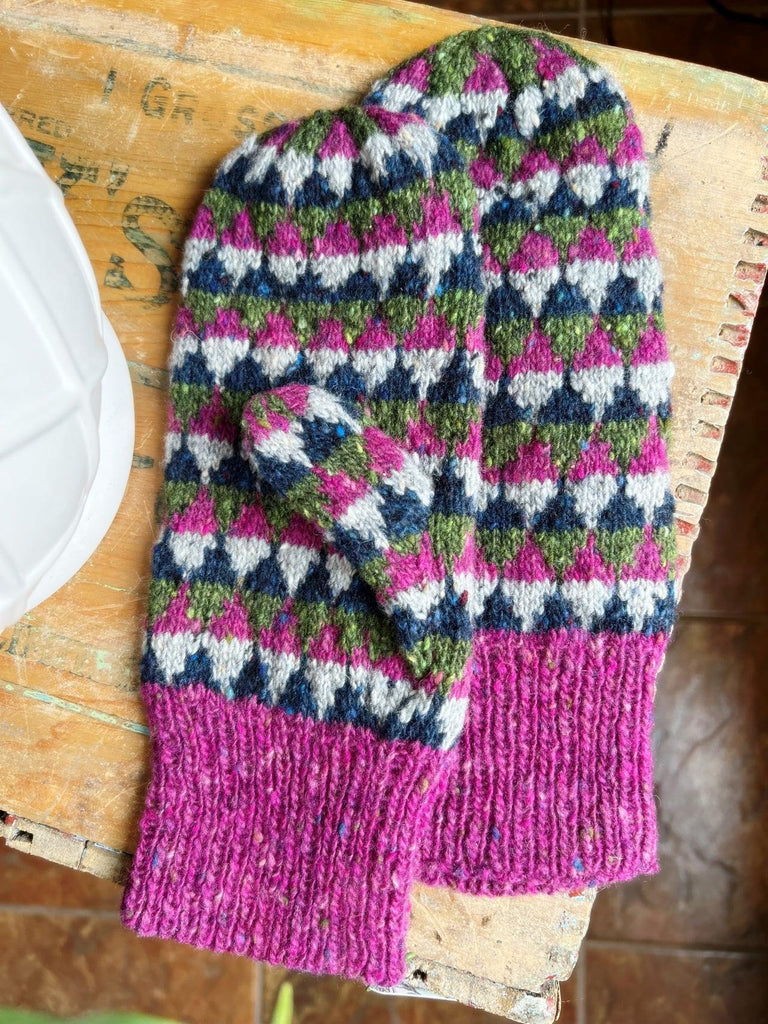 Free pattern DISPERSION MITTENS - Les Laines Biscotte Yarns