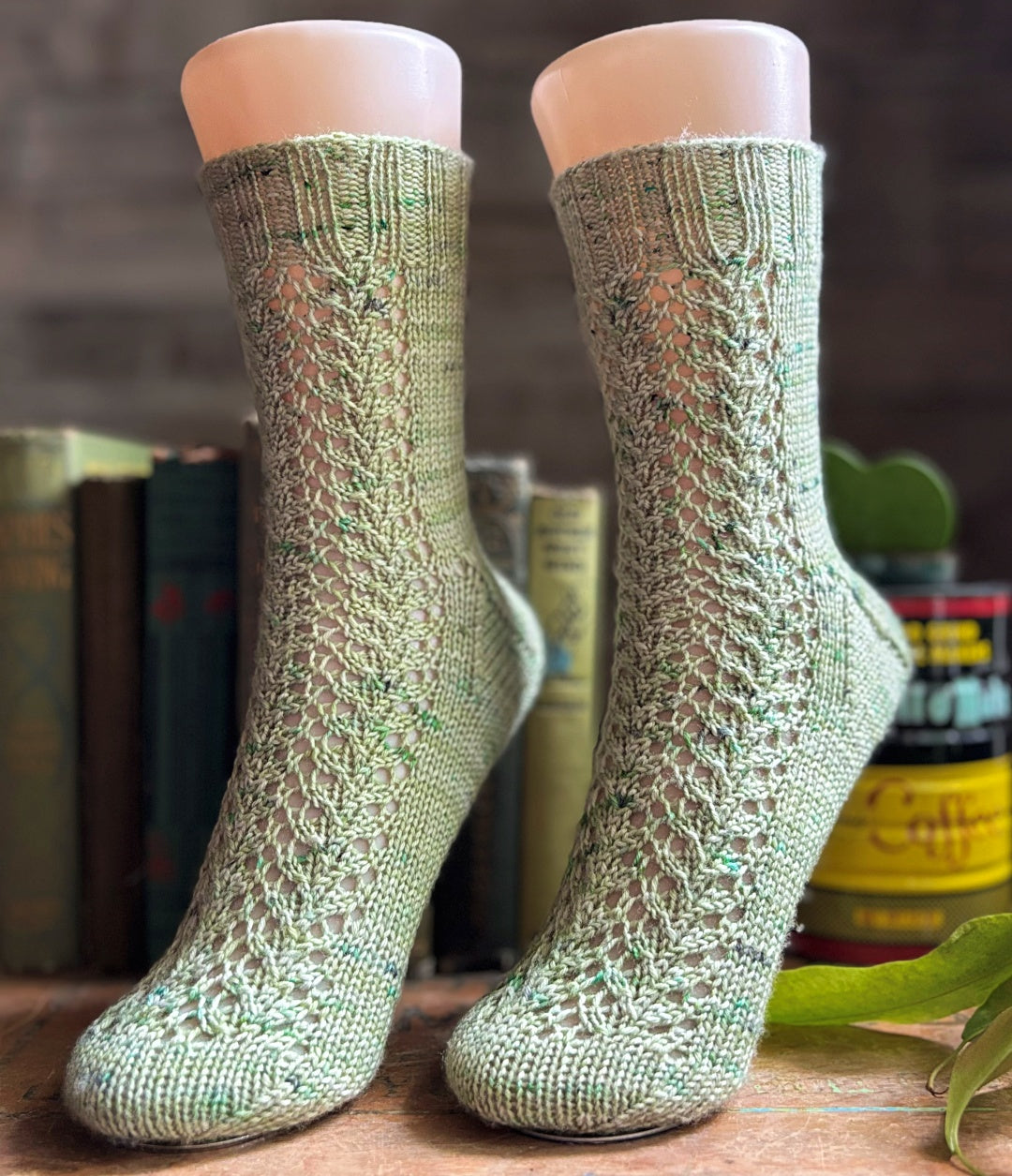 Spring Bloom Socks Knitting Pattern And Optional Kits Les Laines