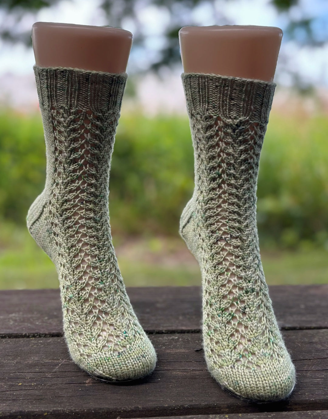 Spring Bloom Socks Knitting Pattern And Optional Kits Les Laines