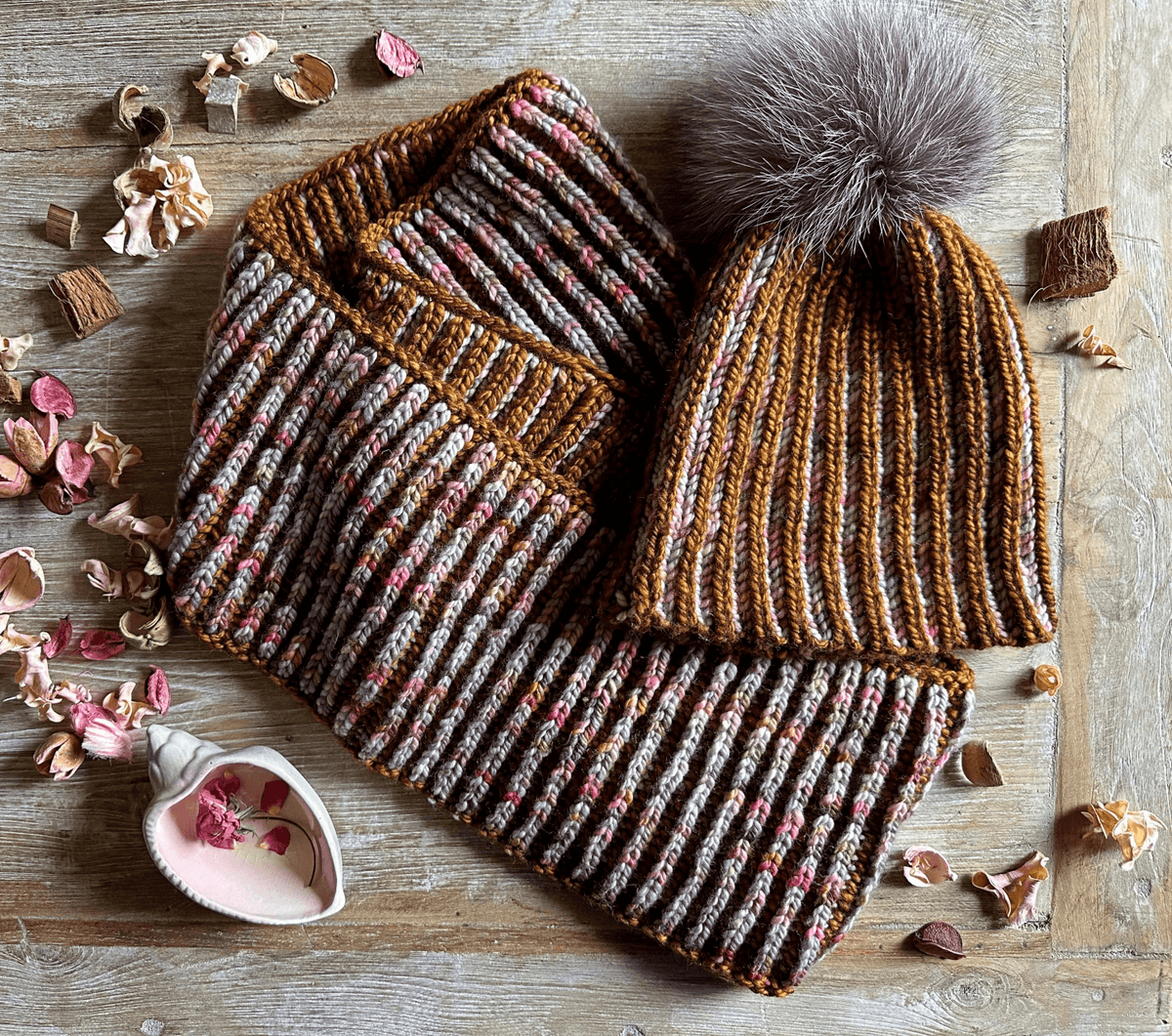 Free knitting pattern to make a hat and a cowl - The Brioche Kit - Les Laines Biscotte Yarns