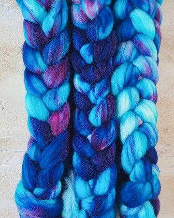 Hand-dyed yarns spinning fibers ORGANIC WOOL TOP BLUEBELL