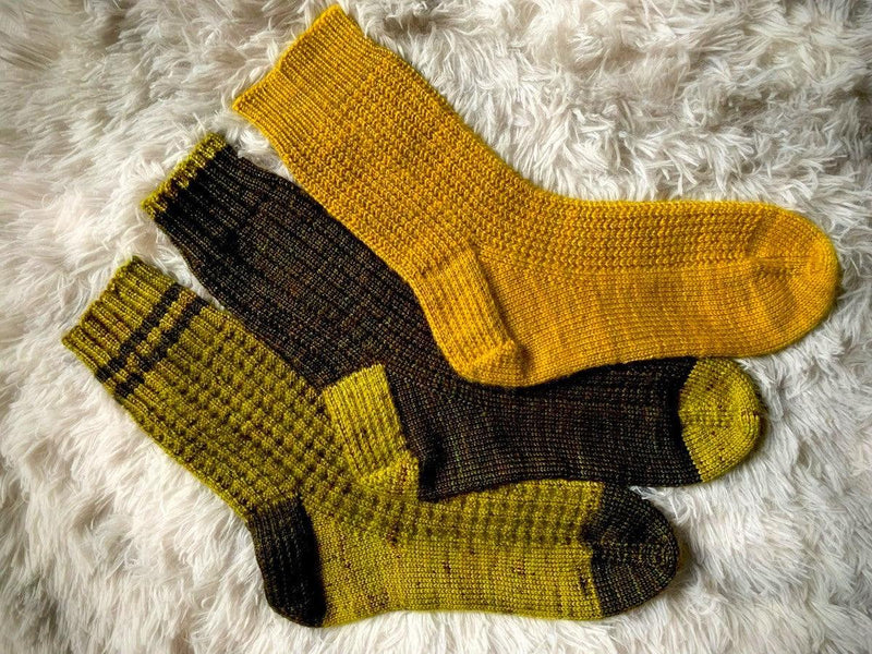 Broken Ribs Socks Set | Knitting pattern - Les Laines Biscotte Yarns