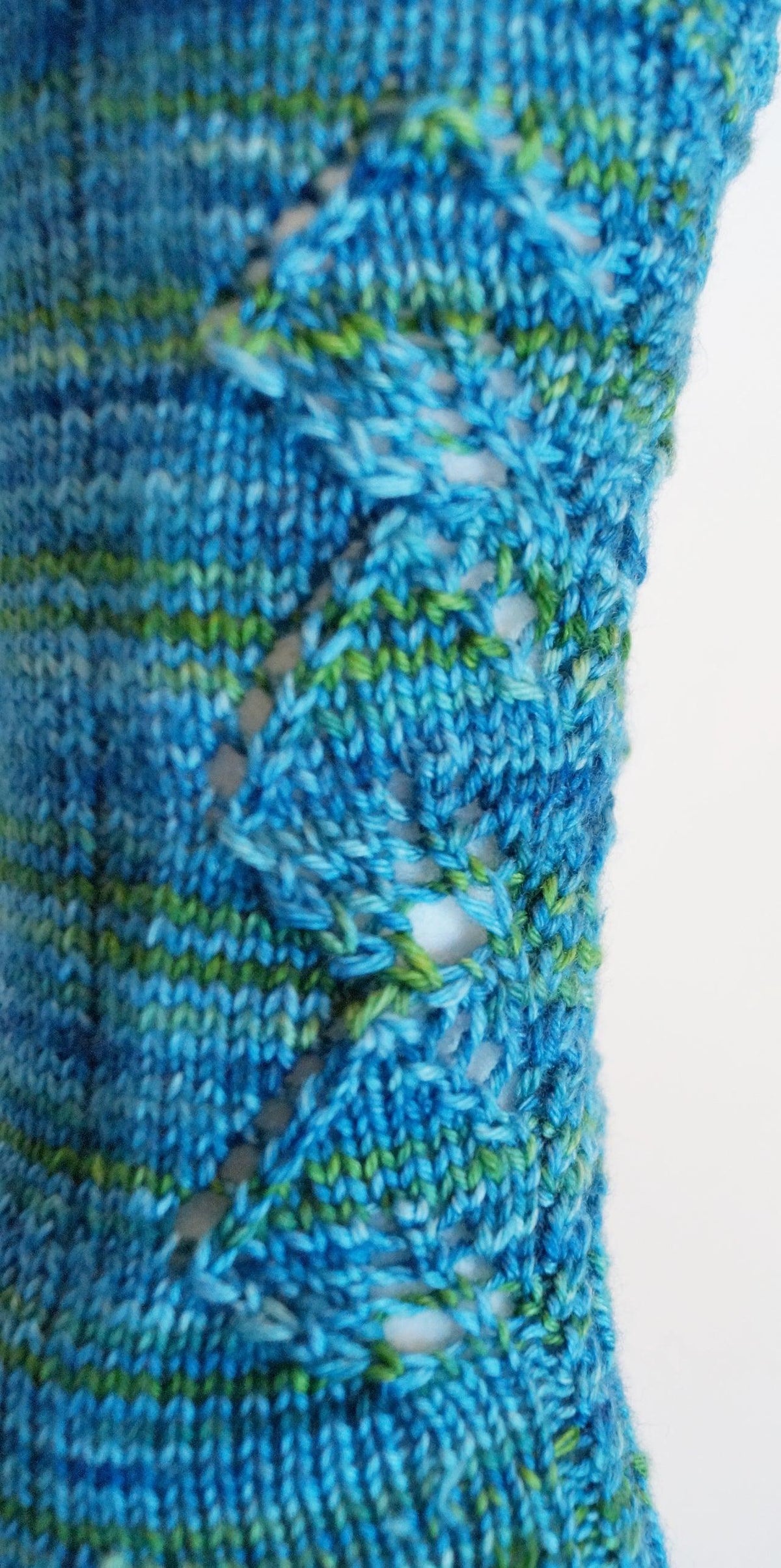 Printemps dans le vent Free Sock Pattern - Les Laines Biscotte Yarns