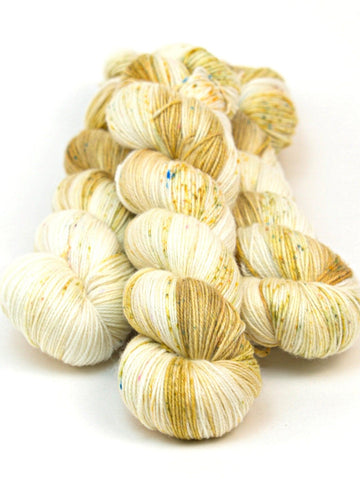 Hand-dyed SUPER SOCK PARCHEMIN yarn