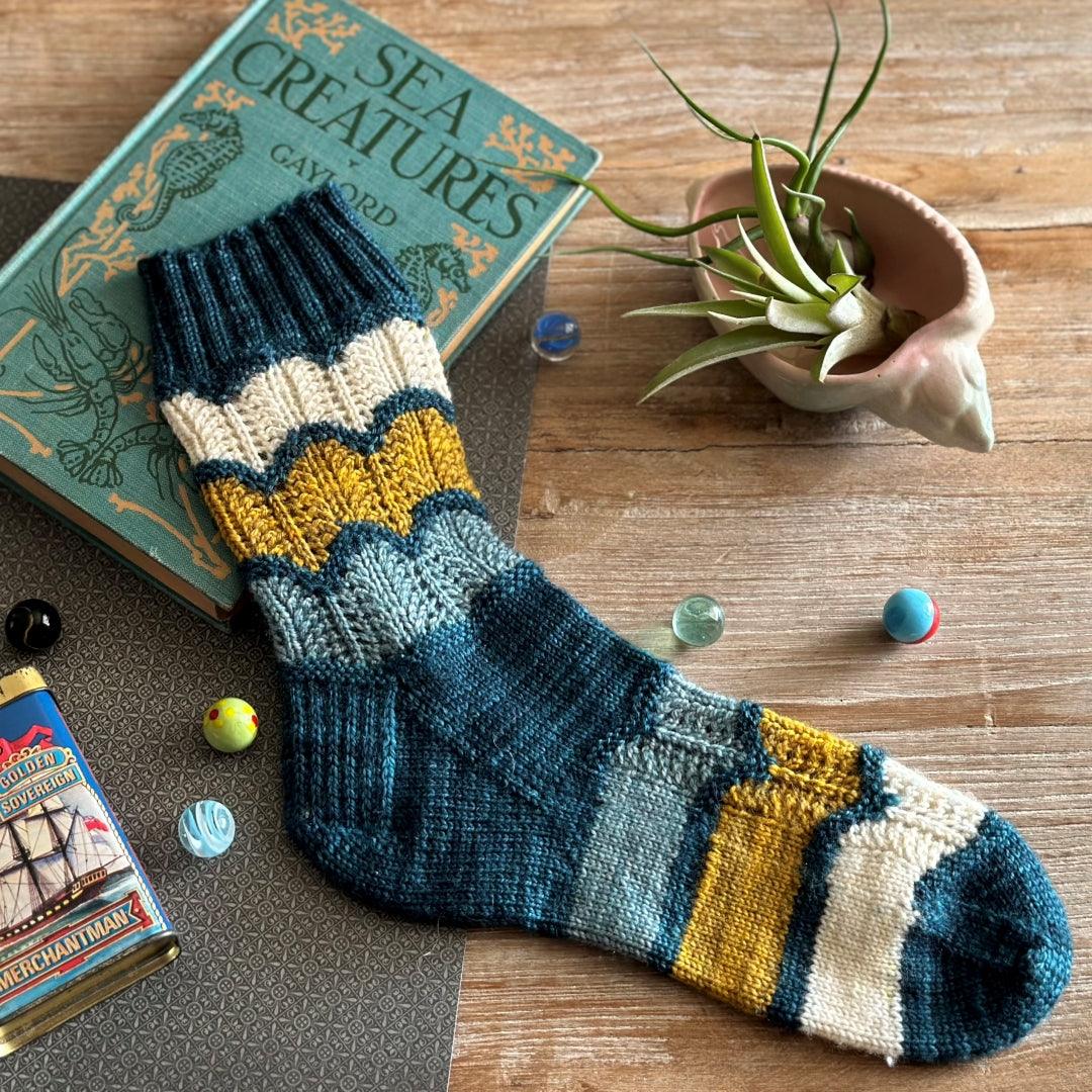 Wave Over Wave Socks | Knitting kit - Les Laines Biscotte Yarns