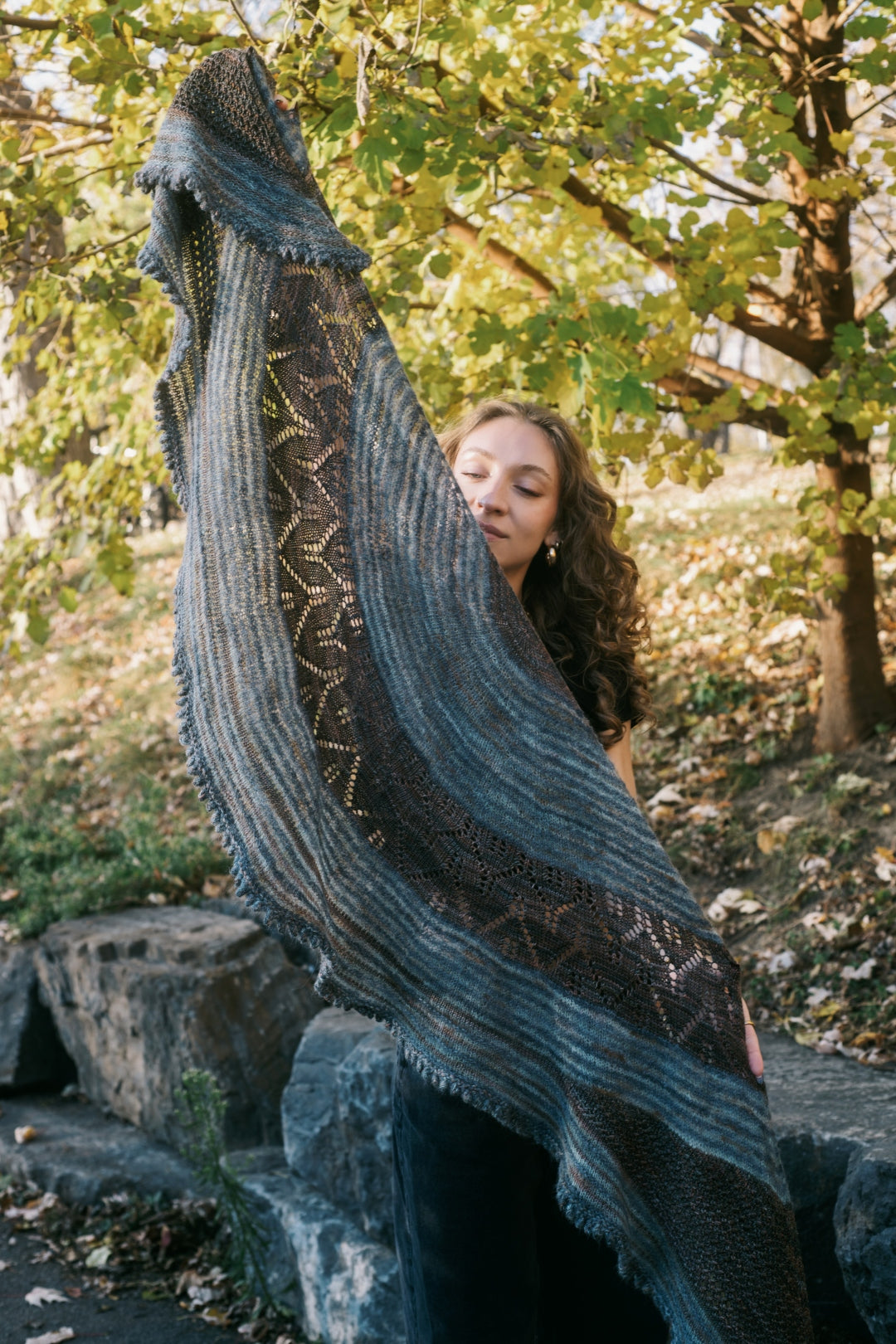 Folie Bergère Shawl | Knitting pattern with Optional Kit