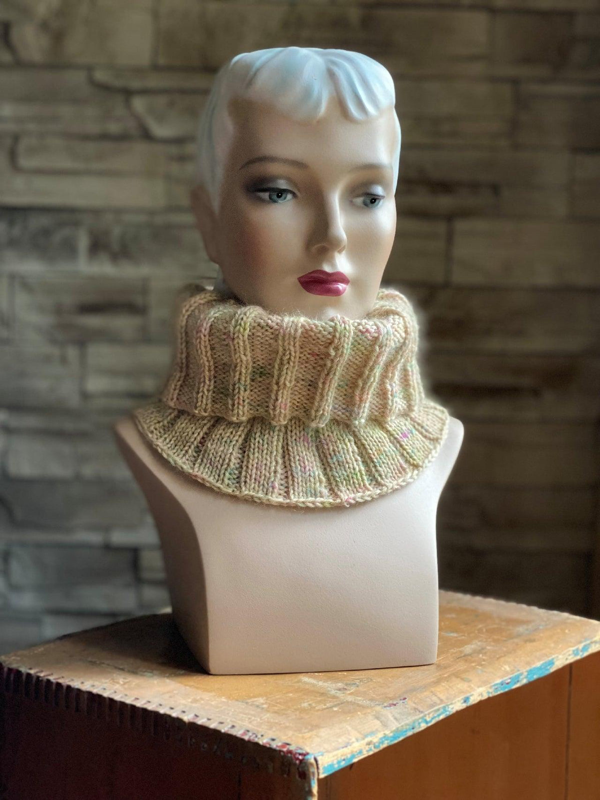 Surprise Cowl Knitting pattern - Les Laines Biscotte Yarns