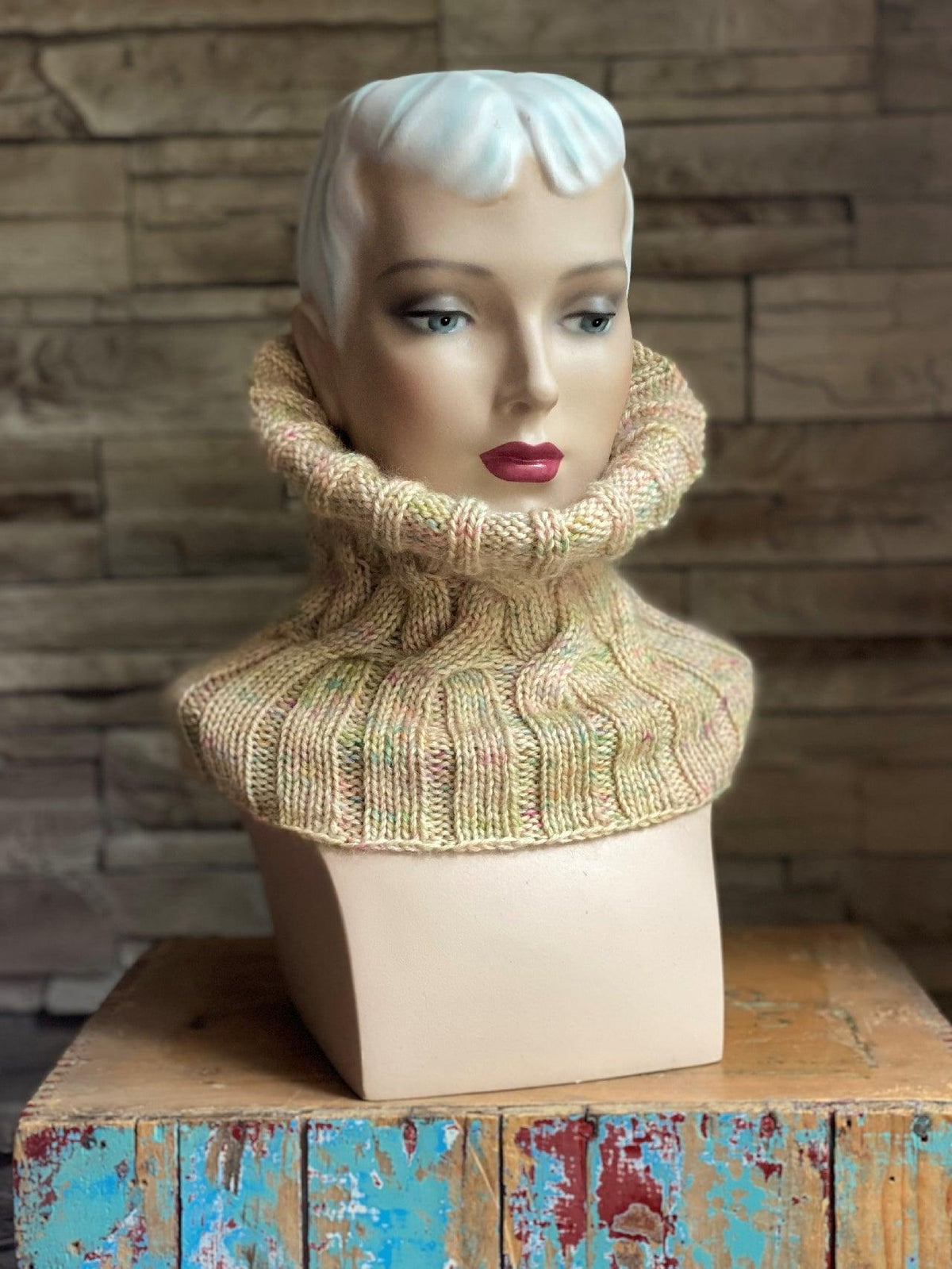 Surprise Cowl Knitting pattern - Les Laines Biscotte Yarns