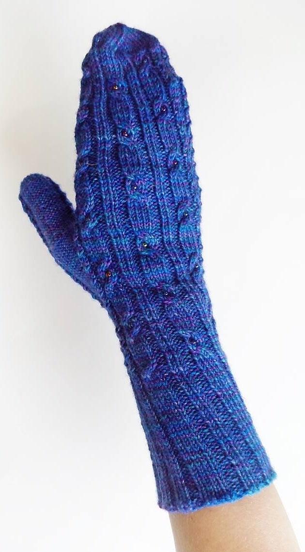 Socks and mittens pattern Coulis de Bleuet - Les Laines Biscotte Yarns