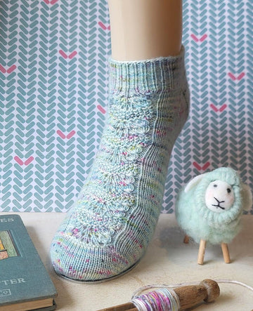 Sweet pea Shorties Socks knitting pattern
