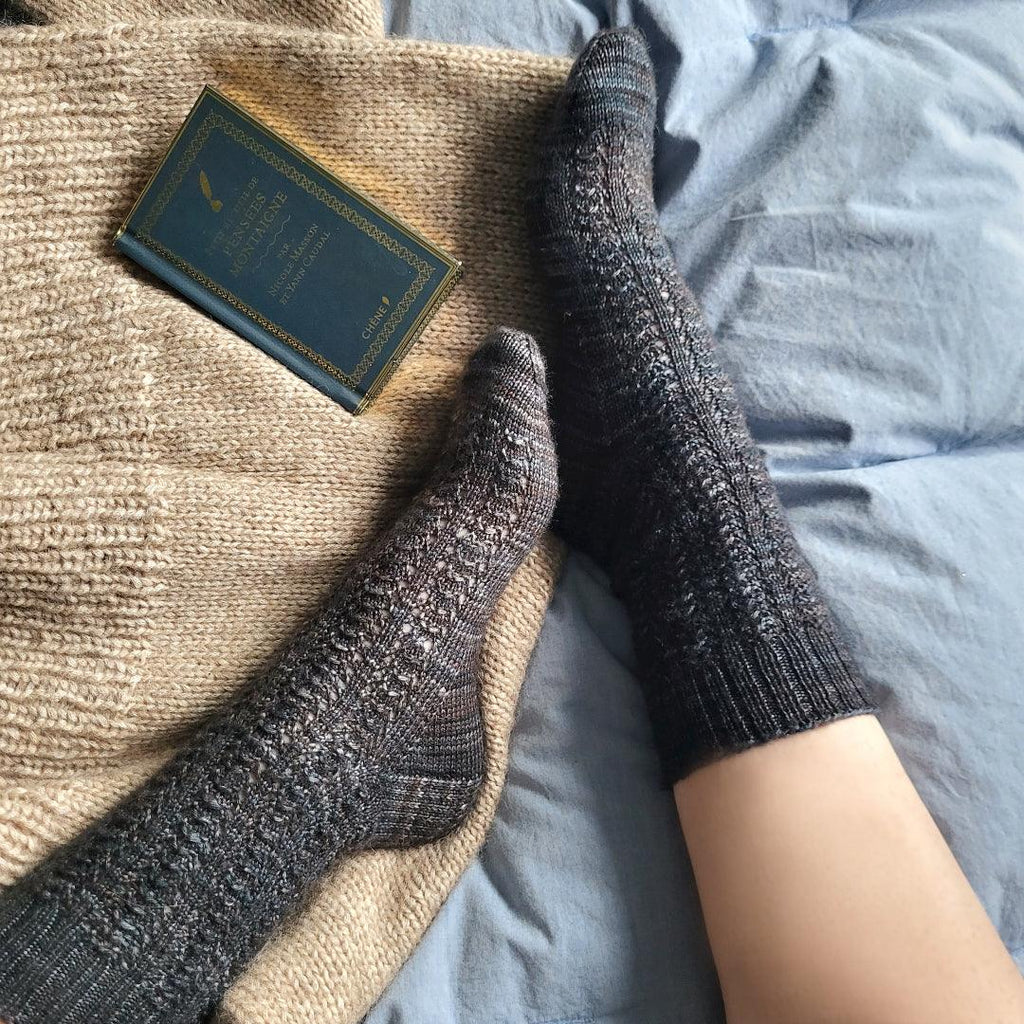 A Touch of Lace Socks | Knitting pattern - Les Laines Biscotte Yarns