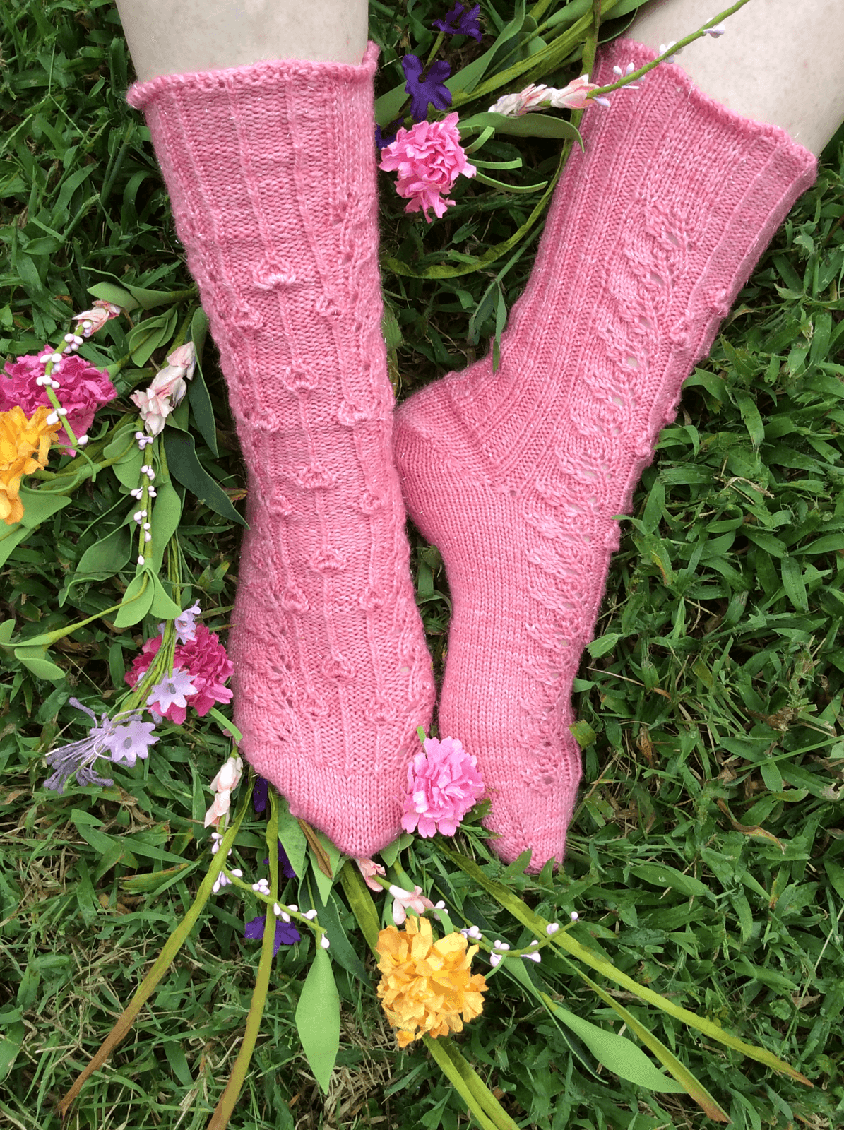 Petites Fleurs Free Sock Pattern - Les Laines Biscotte Yarns