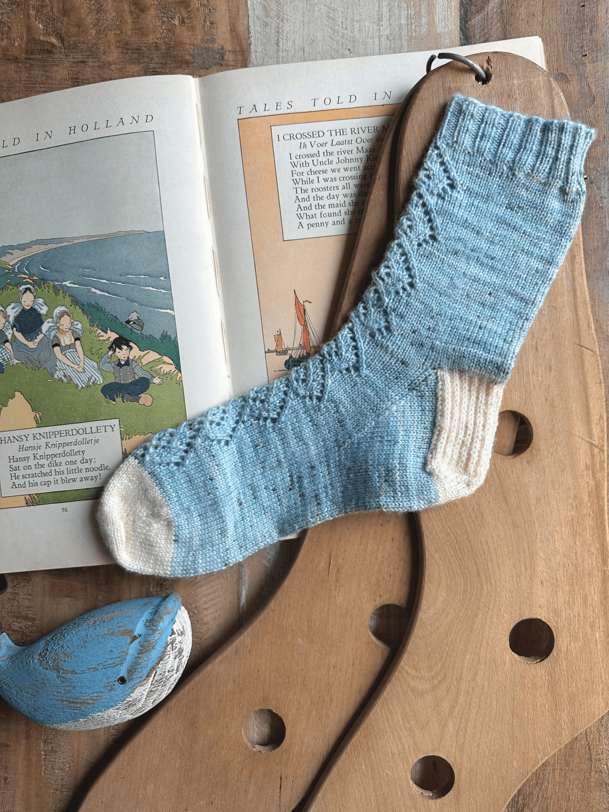 ♥ Water Slide Socks ♥ - KNITTING PATTERN - Les Laines Biscotte Yarns