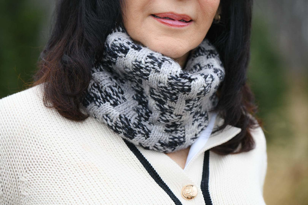 Marlisle Cowl Pattern - Les Laines Biscotte Yarns