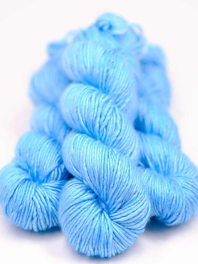 Merino & silk hand-dyed yarn ALBUS POUDREUSE