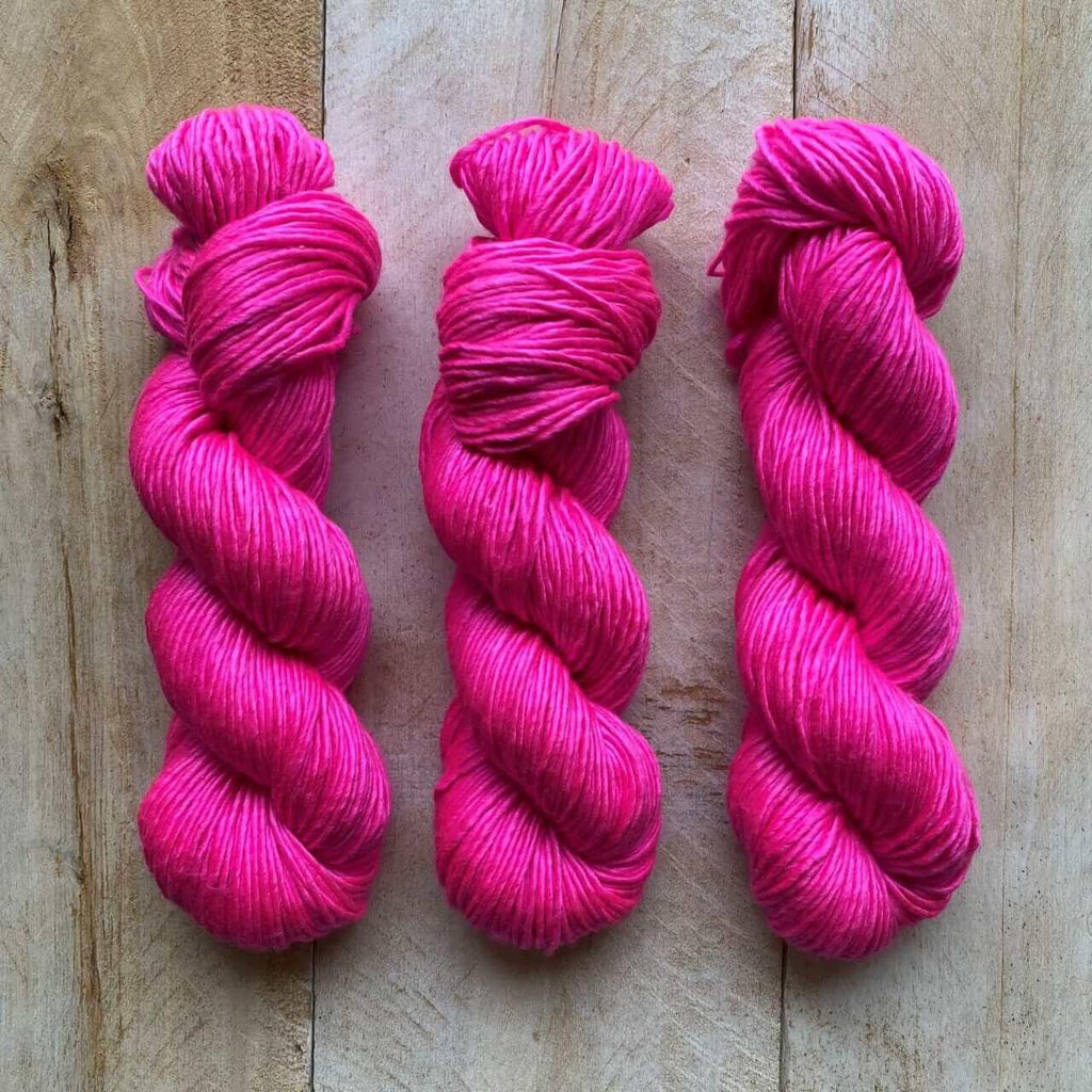 Merino & silk hand-dyed yarn ALBUS ROSE NÉON