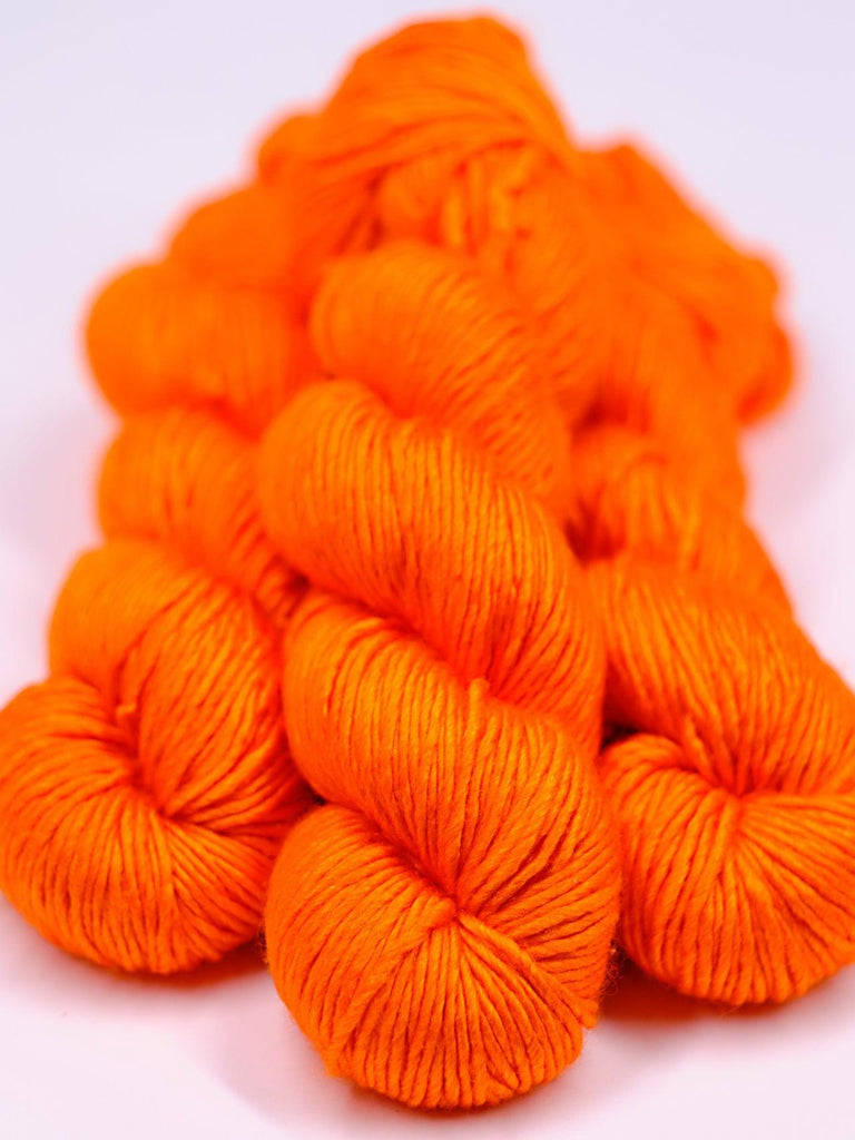 Merino & silk hand-dyed yarn ALBUS SORBET