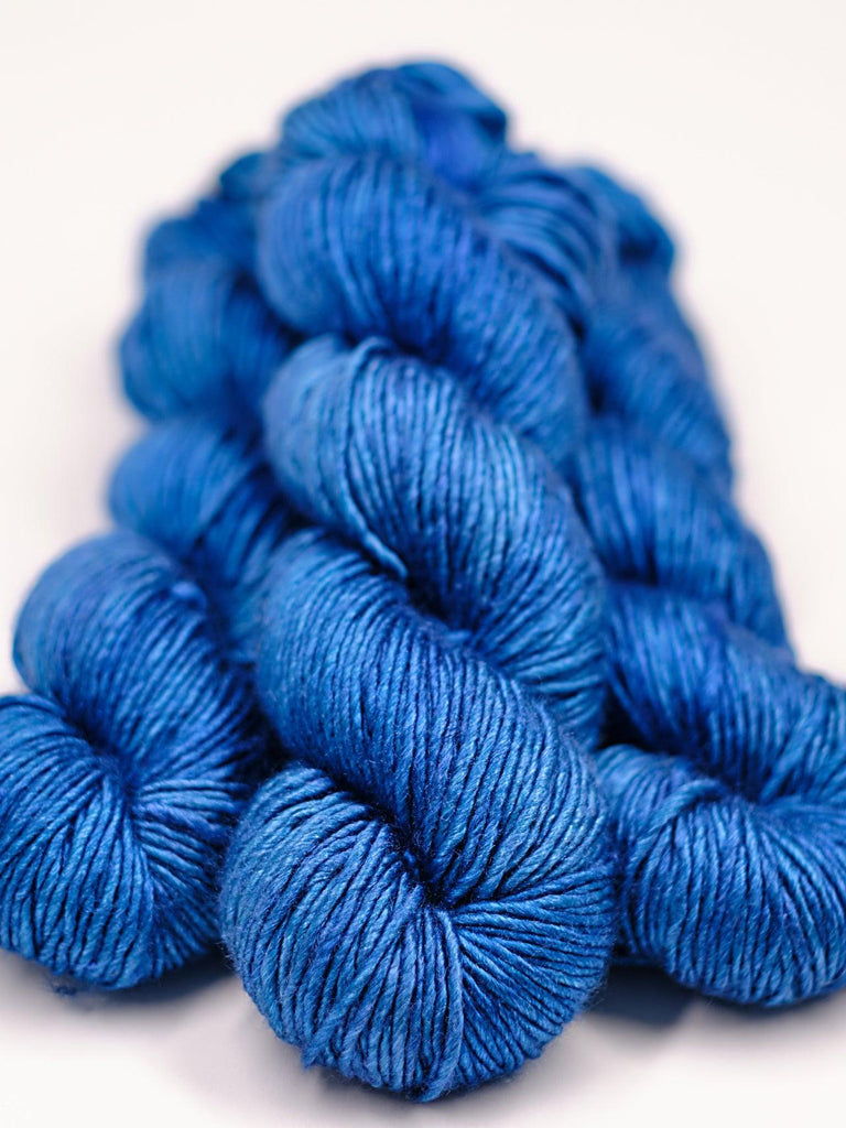 Merino & silk hand-dyed yarn ALBUS TWILIGHT