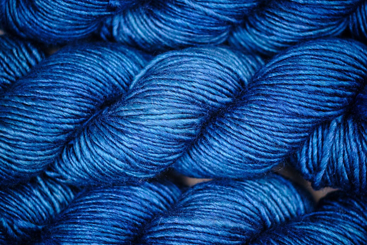 Merino & silk hand-dyed yarn ALBUS TWILIGHT