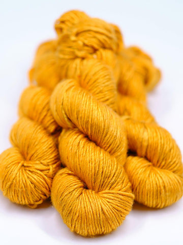 Merino & silk hand-dyed yarn ALBUS VITAMINE C
