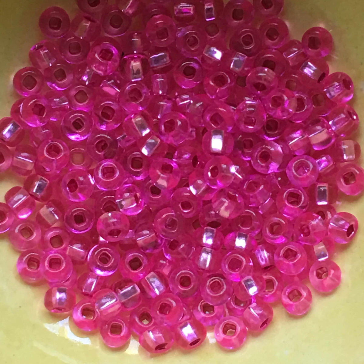 Czech Seed Beads Beads 6/0 (4mm) - Les Laines Biscotte Yarns