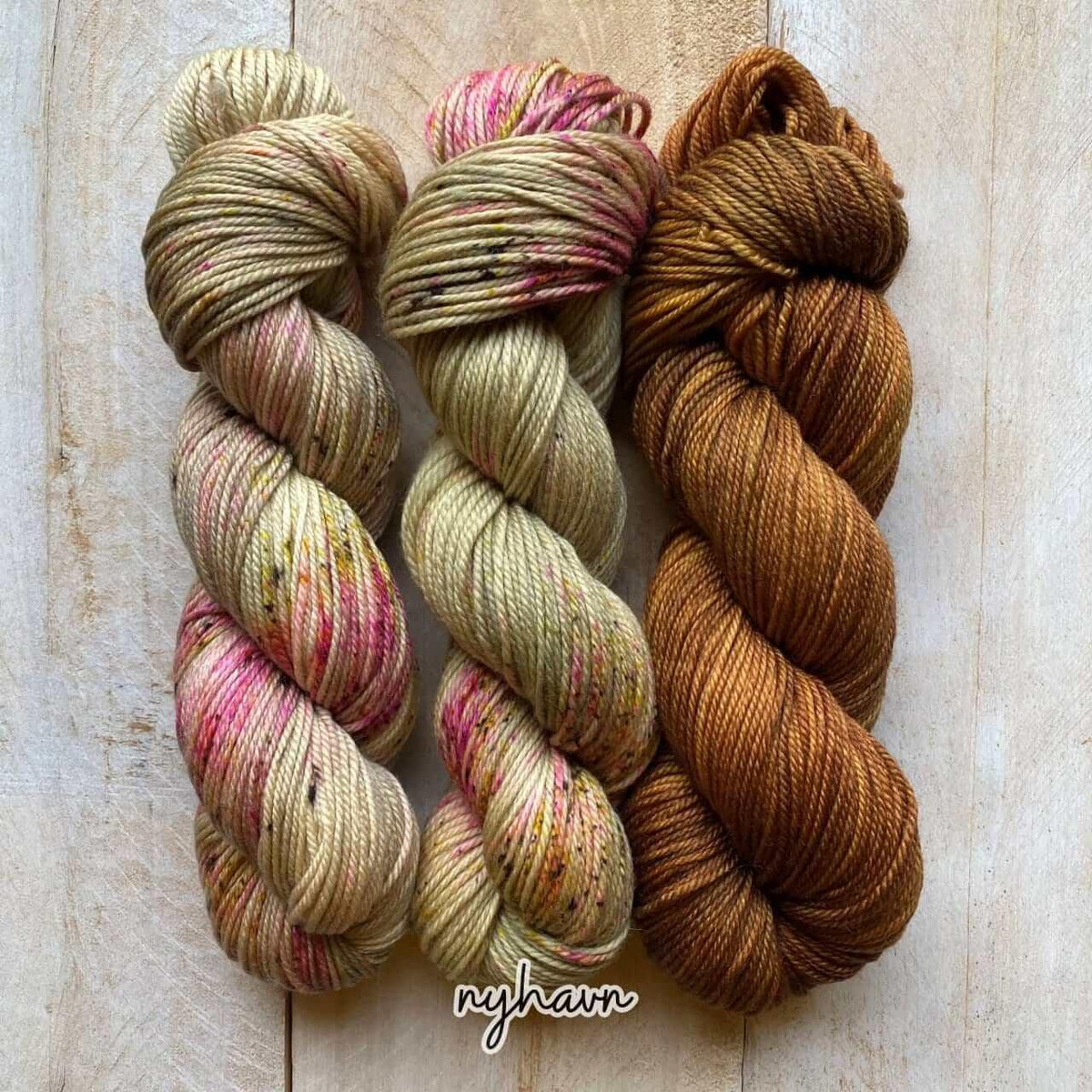 Copenhagen calling by Isabell Kraemer knitting Kit - Les Laines Biscotte Yarns