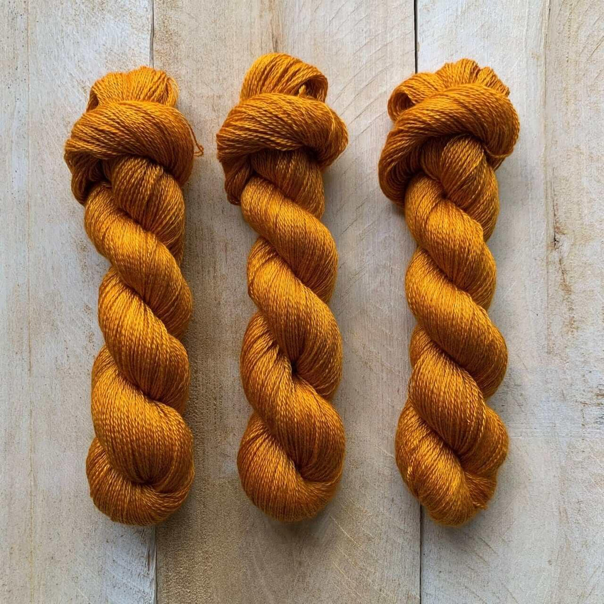 Hand-dyed CASHSILK VITAMINE C lace yarn