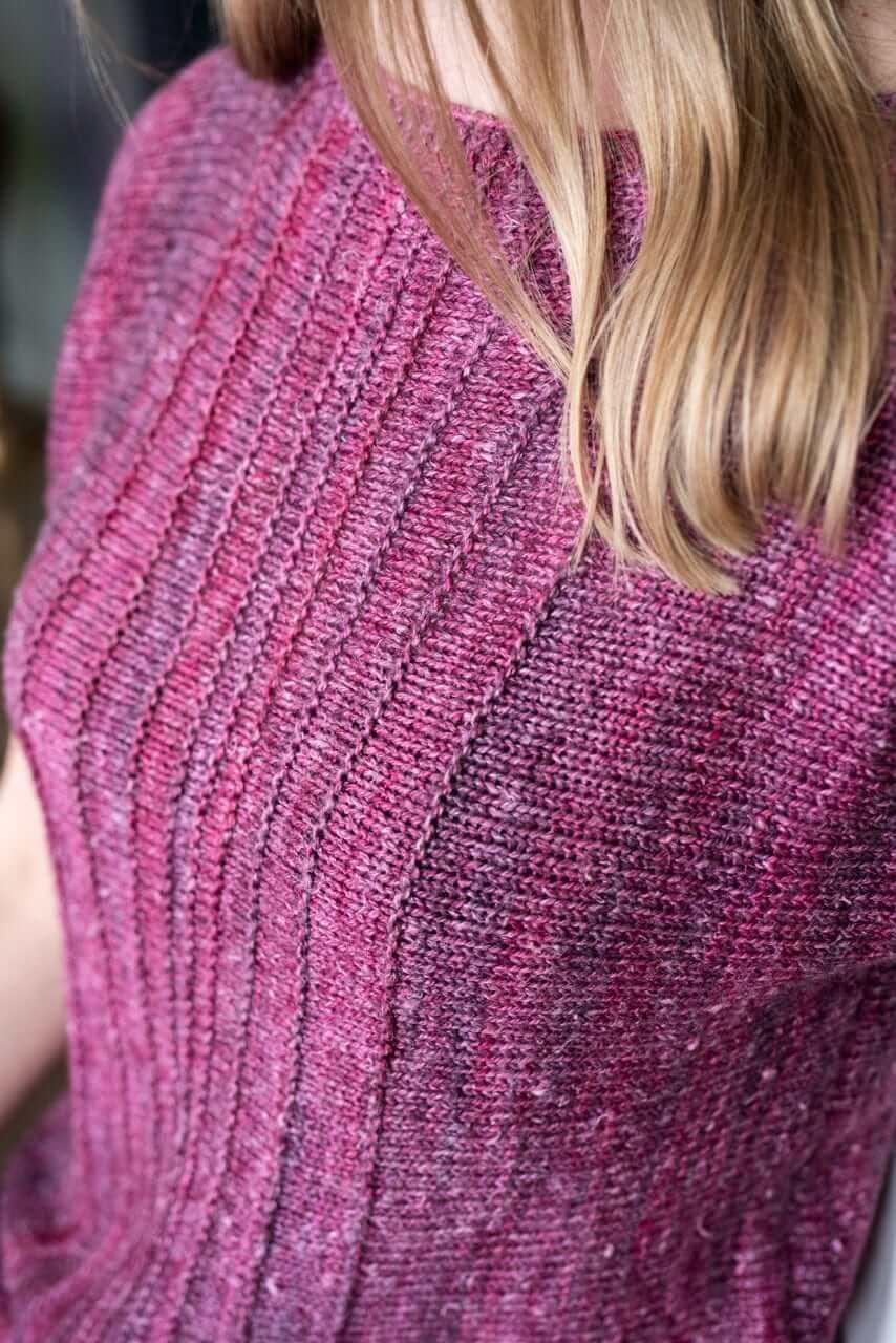 Vertiligne Pullover short sleeves - Free knitting pattern