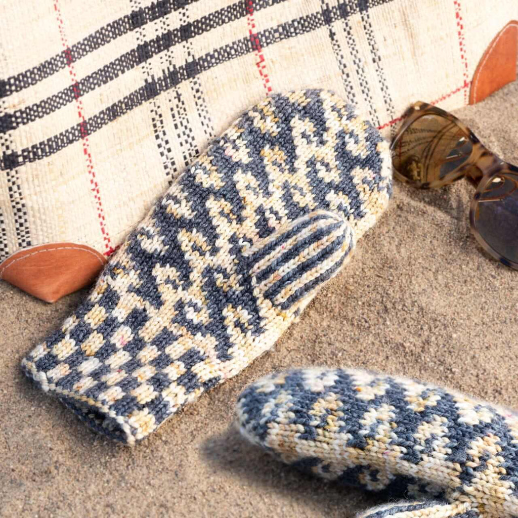 Reversable Fairisle Mittens Free Double Knitting Pattern