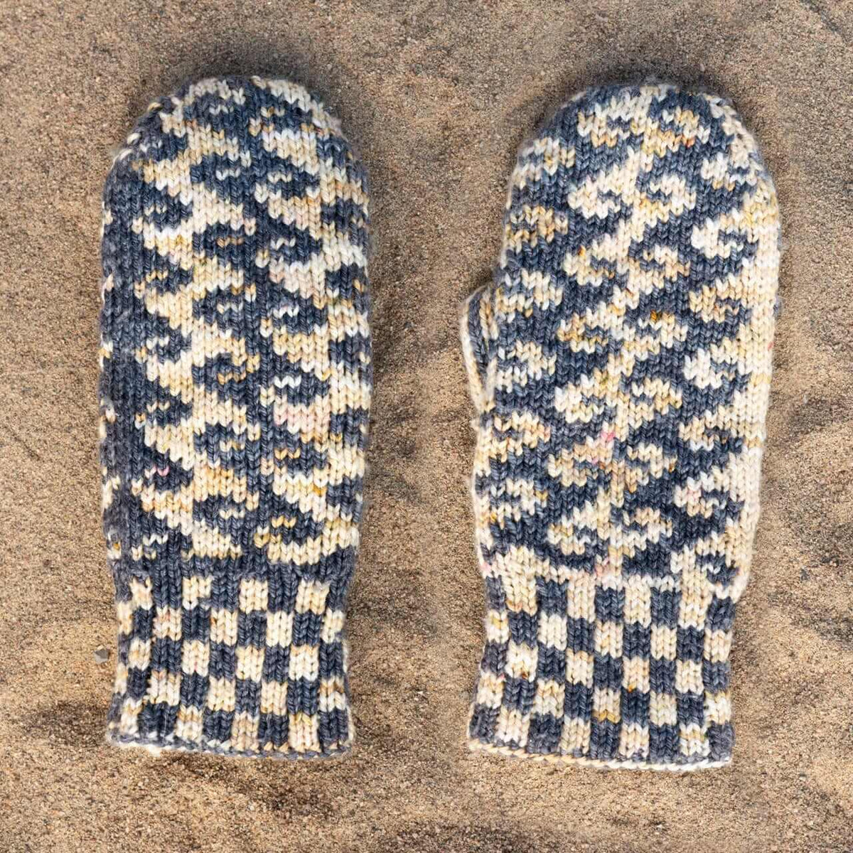 Reversable Fairisle Mittens Free Double Knitting Pattern