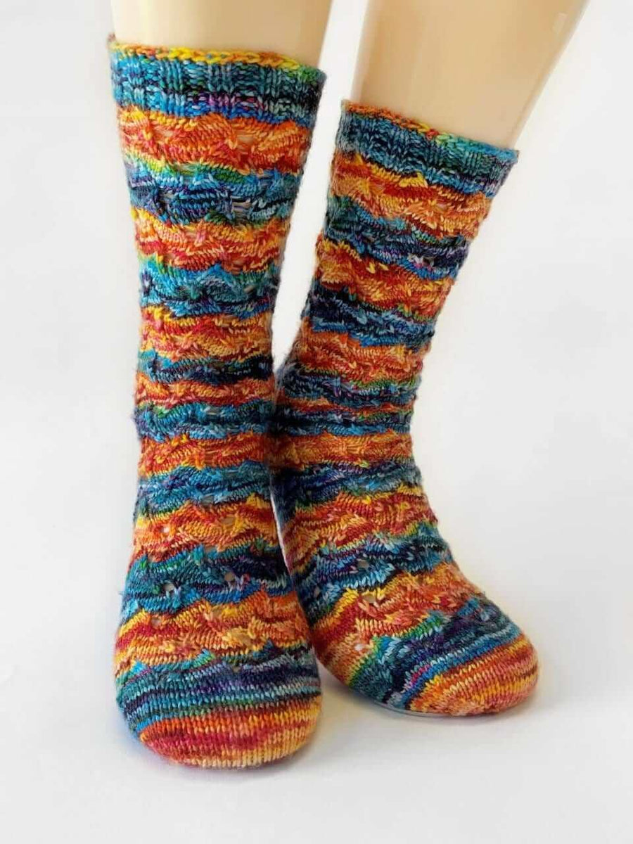 Flames of Bonfire - Free Sock Pattern – Les Laines Biscotte Yarns
