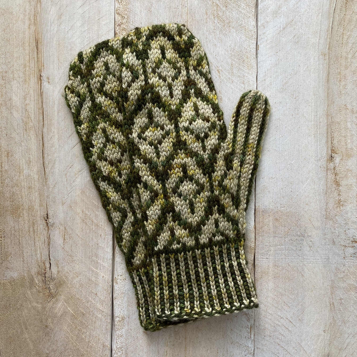 LANCELOT Free Mitten Pattern In Stranded Colorwork