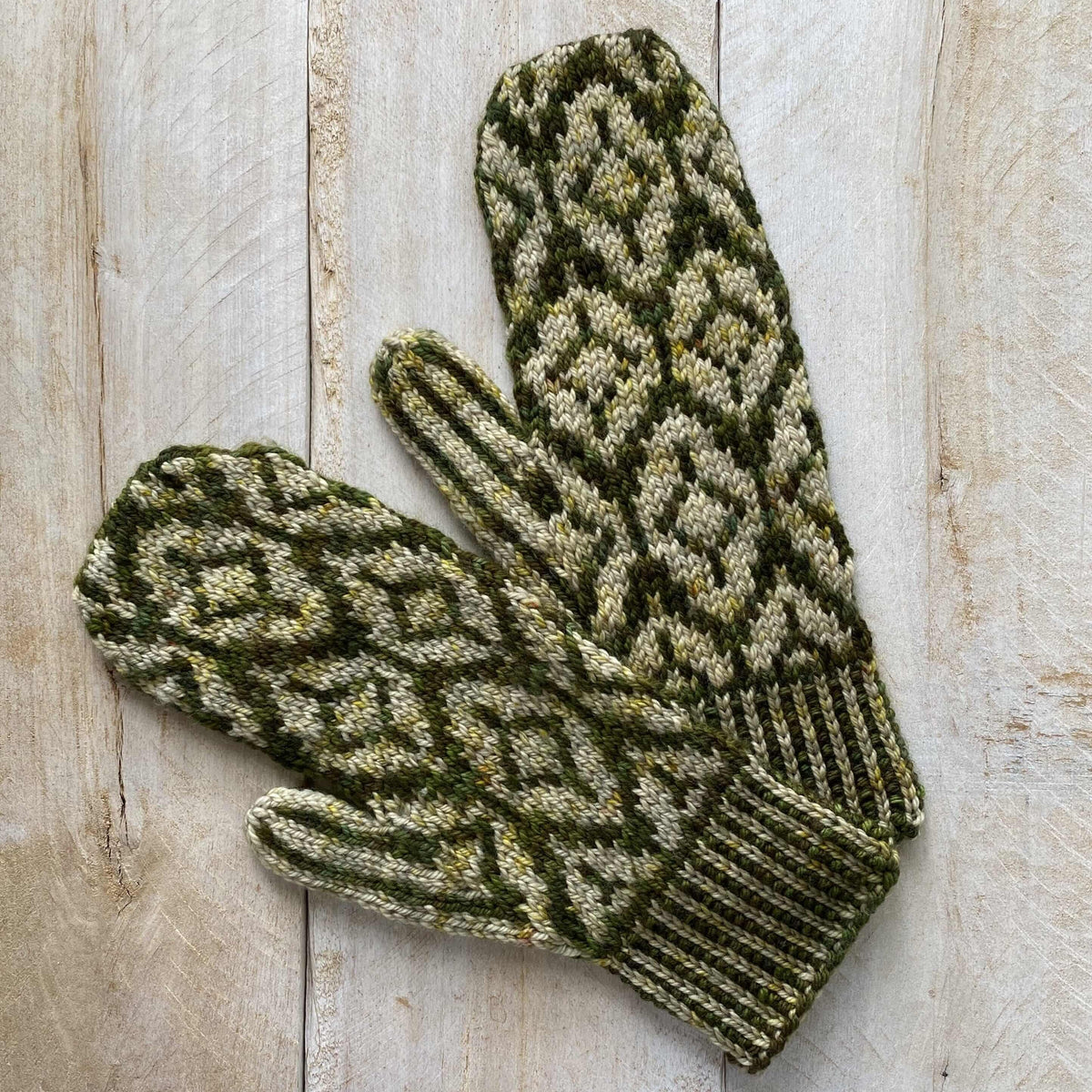 LANCELOT Free Mitten Pattern In Stranded Colorwork