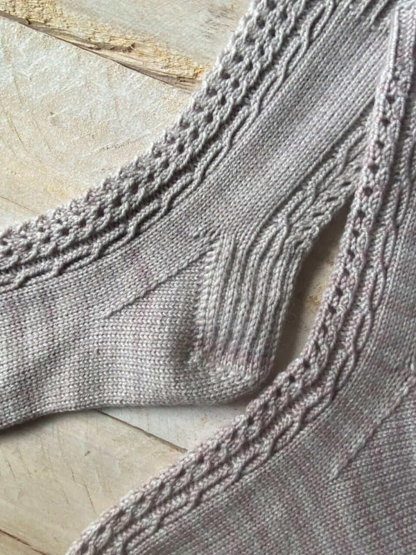 Lucida Sock Pattern – Les Laines Biscotte Yarns