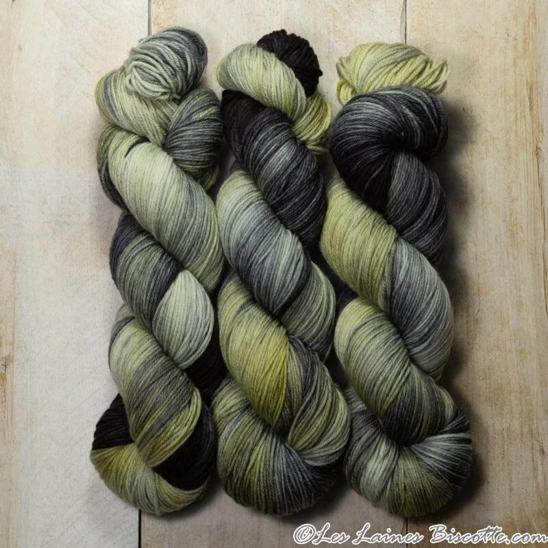 Hand-dyed yarn DK PURE MENTHE POIVRÉE DK weight yarn