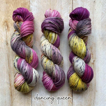 Hand-dyed yarn MERINO WORSTED DANCING QUEEN