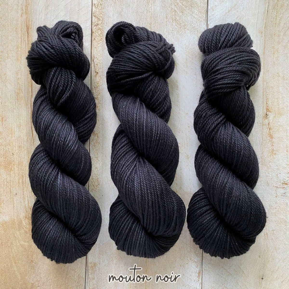 Hand-dyed yarn MERINO WORSTED MOUTON NOIR